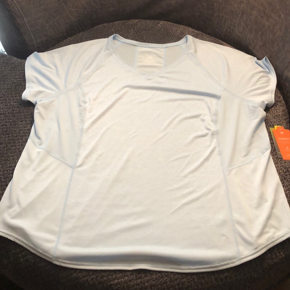 🔹 4 for $30 NWT Tek Gear workout shirt